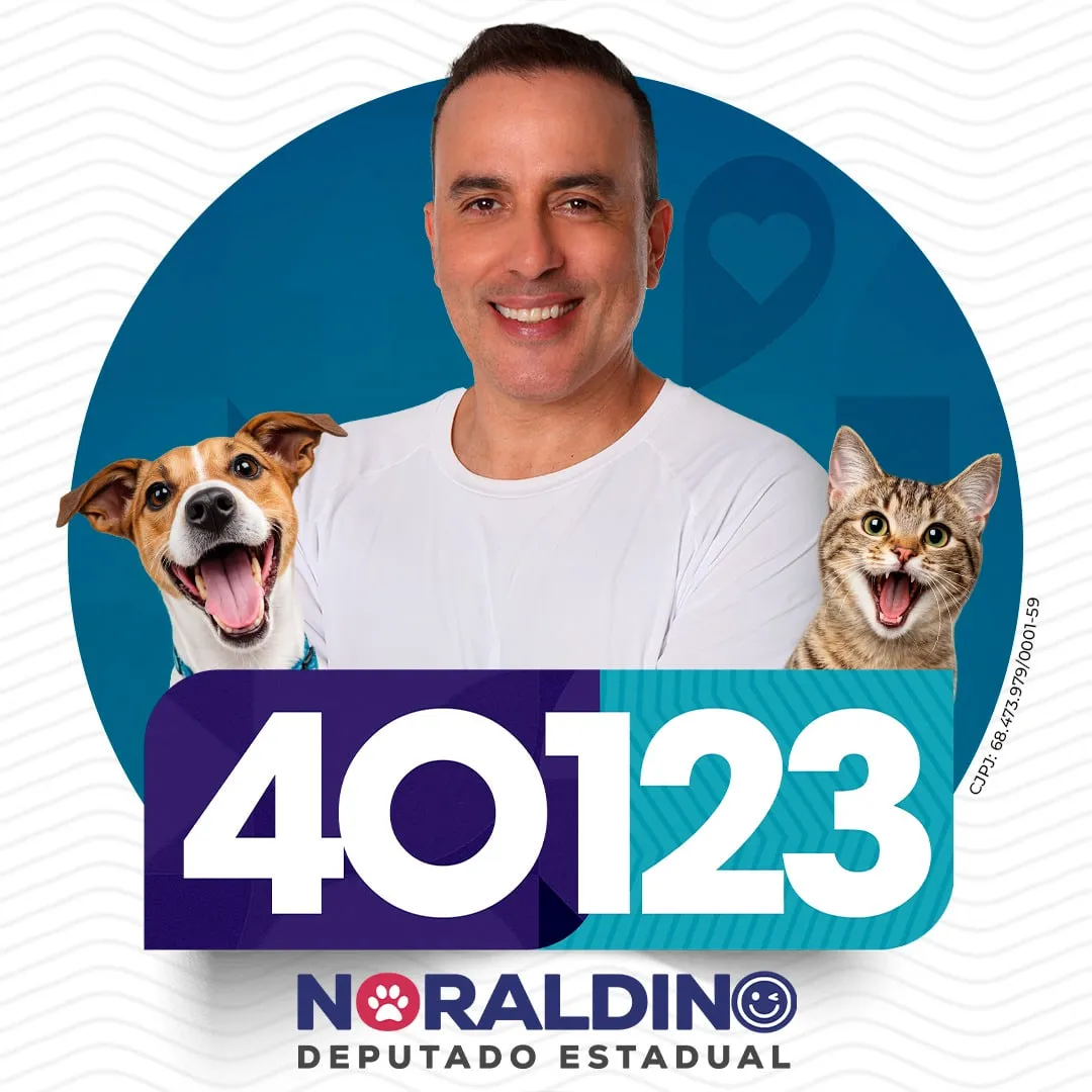 Noraldino Jr. de camiseta branca num círculo azul, com um cachorro de um lado e um gato do outro, sobre a faixa do número 40123
